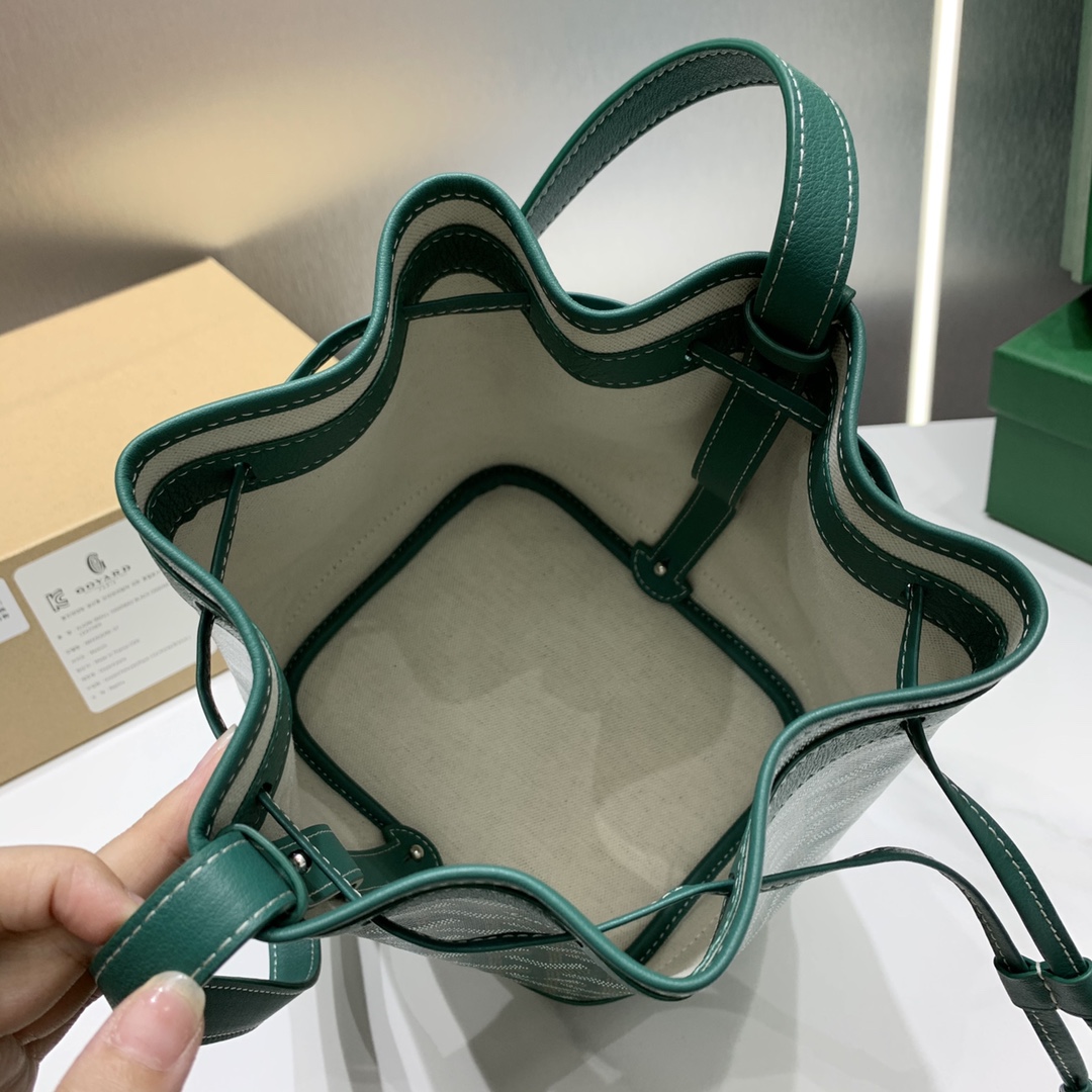 Petit Flot Bucket Bag In Green